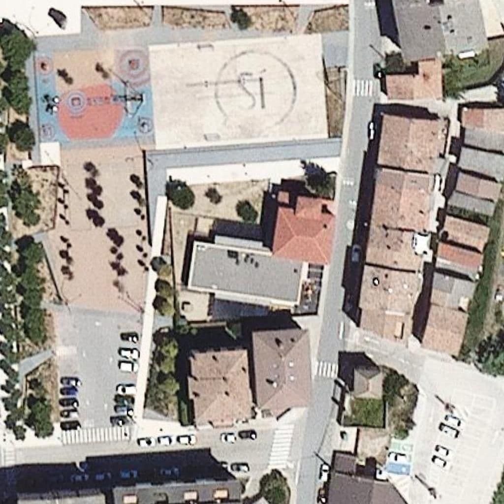 Вид сверху на территорию школы «Llar D'infants Municipal Estel 2»