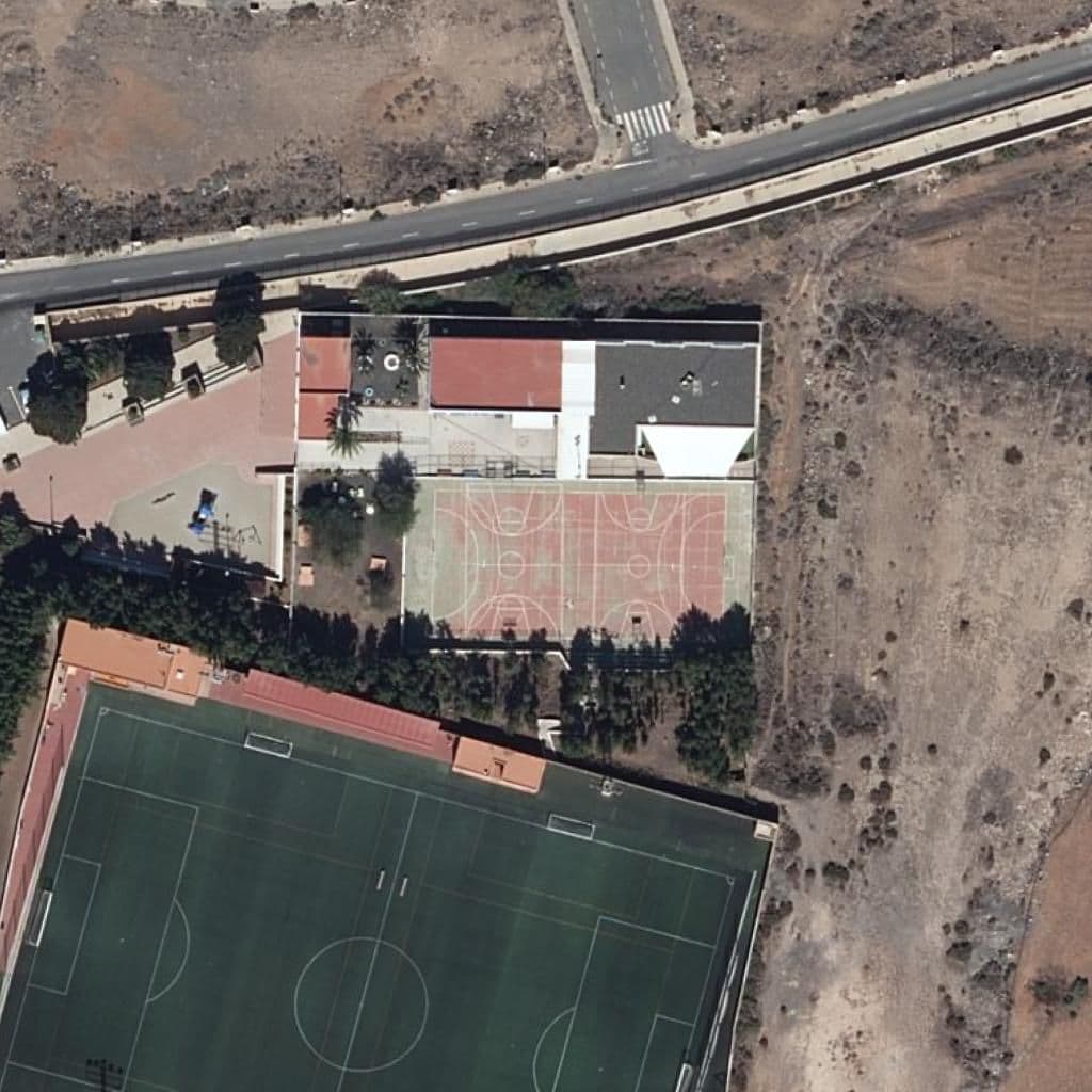 Вид сверху на территорию школы «CEIP MARÍA MUÑOZ MAYOR»