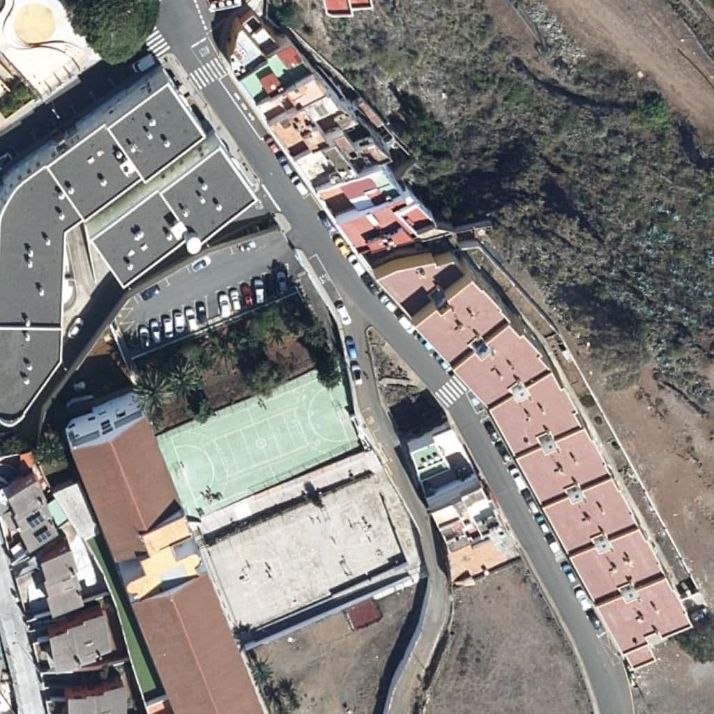 Вид згори на територію школи «RE SANTA MARÍA DE GUÍA»