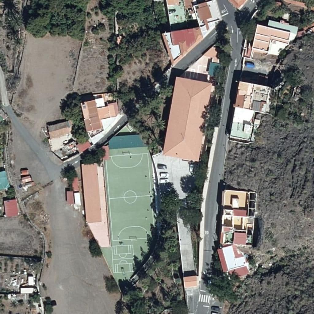 Вид сверху на территорию школы «CEIP CERCADO DE ESPINO»
