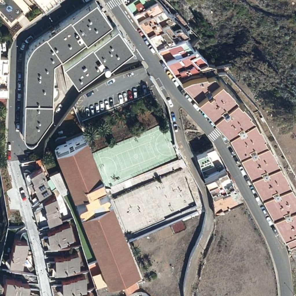 Вид згори на територію школи «CEIP MIGUEL DE SANTIAGO»