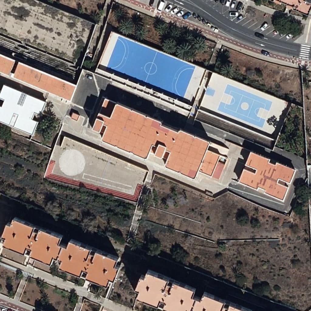 Вид згори на територію школи «CEIP POETA MONTIANO PLACERES»