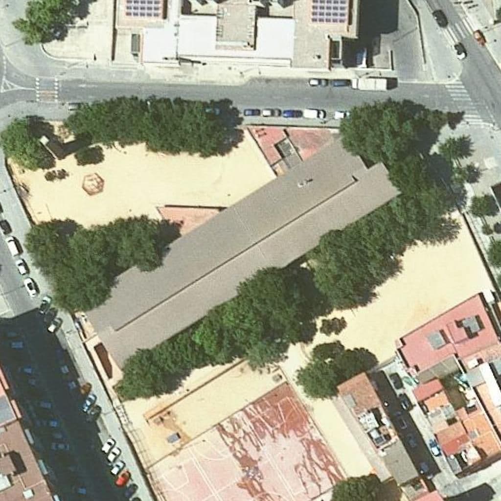 Aerial view of the grounds of Escola Josep Carner