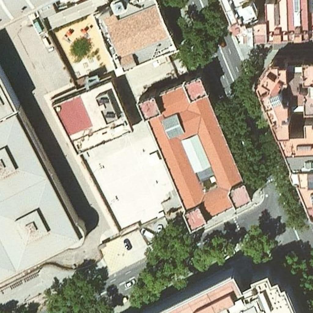 Aerial view of the grounds of Escola Mossèn Jacint Verdaguer