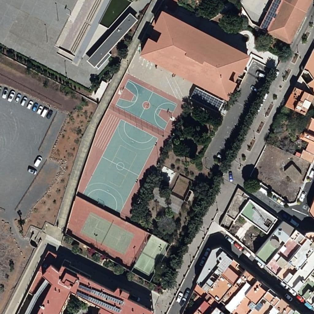 Вид сверху на территорию школы «CEIP LA VIÑUELA»