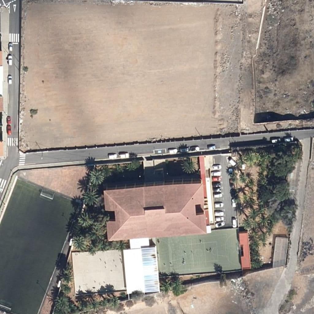 Aerial view of the grounds of CEIP MAESTRO MANUEL CRUZ SAAVEDRA