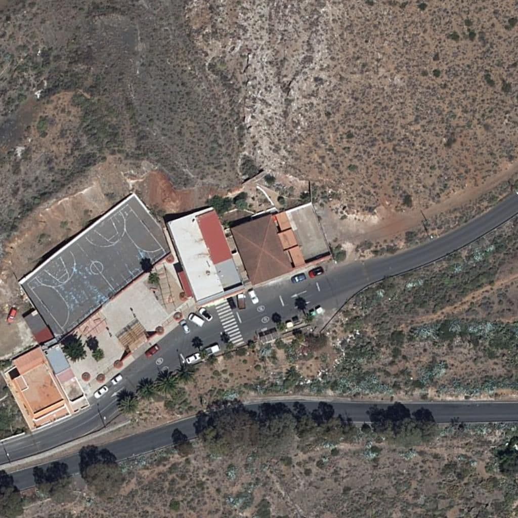 Вид сверху на территорию школы «CEIP MONTAÑA LAS PALMAS»