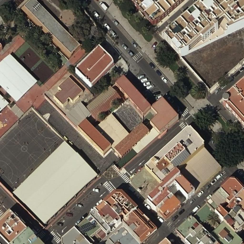 Вид згори на територію школи «CEIP JUAN GARCÍA PÉREZ»