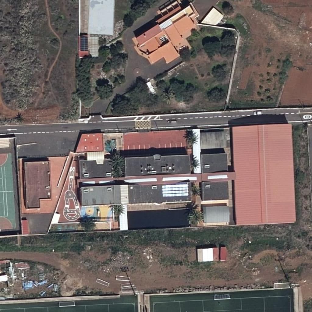 Aerial view of the grounds of CEIP ALONSO NAVA Y GRIMÓN