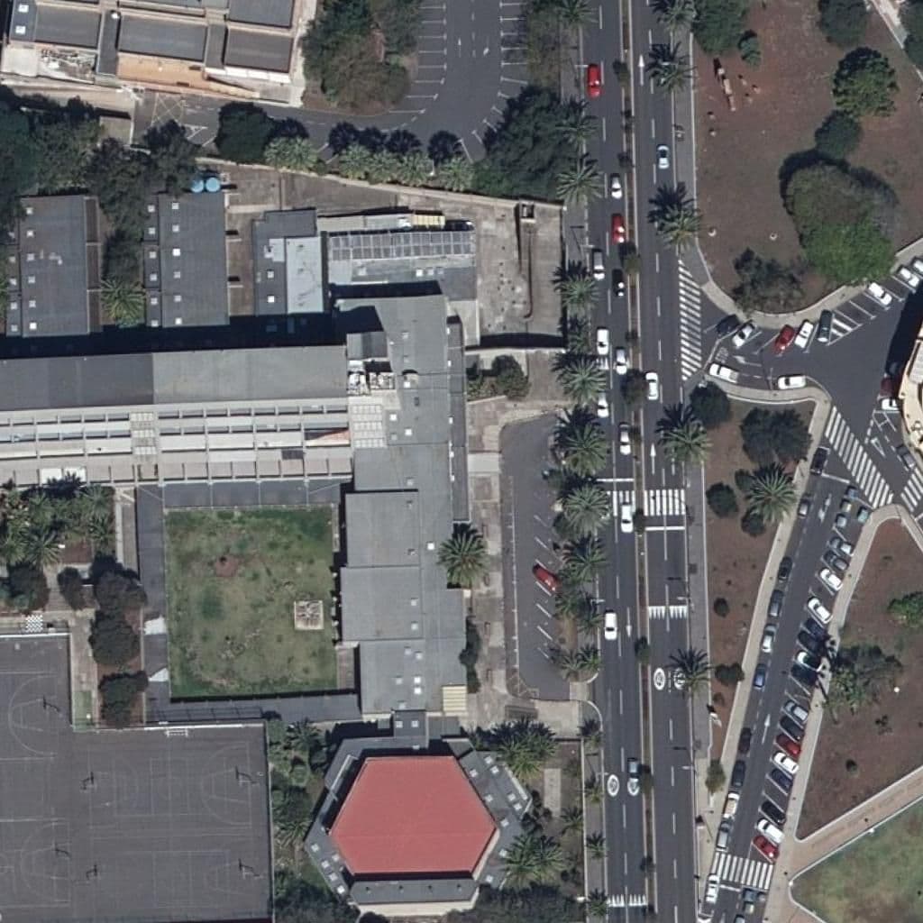 Вид сверху на территорию школы «IES LA LABORAL DE LA LAGUNA»