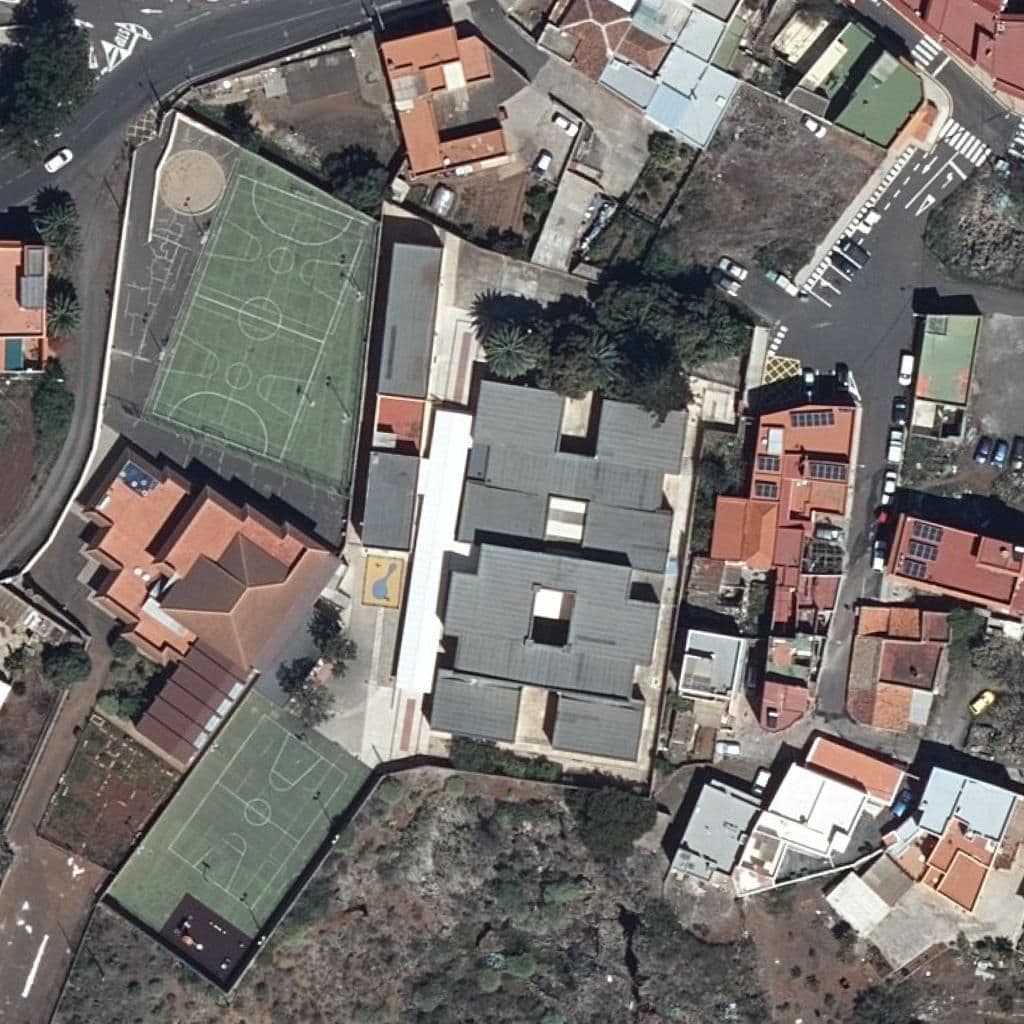 Вид згори на територію школи «CEIP SANTA CRUZ DE CALIFORNIA»