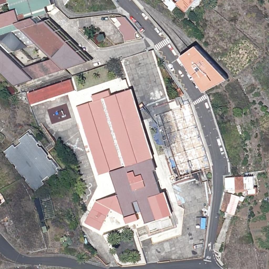 Вид сверху на территорию школы «CEIP JOSÉ LUIS ALBENDEA Y GÓMEZ DE ARANDA»