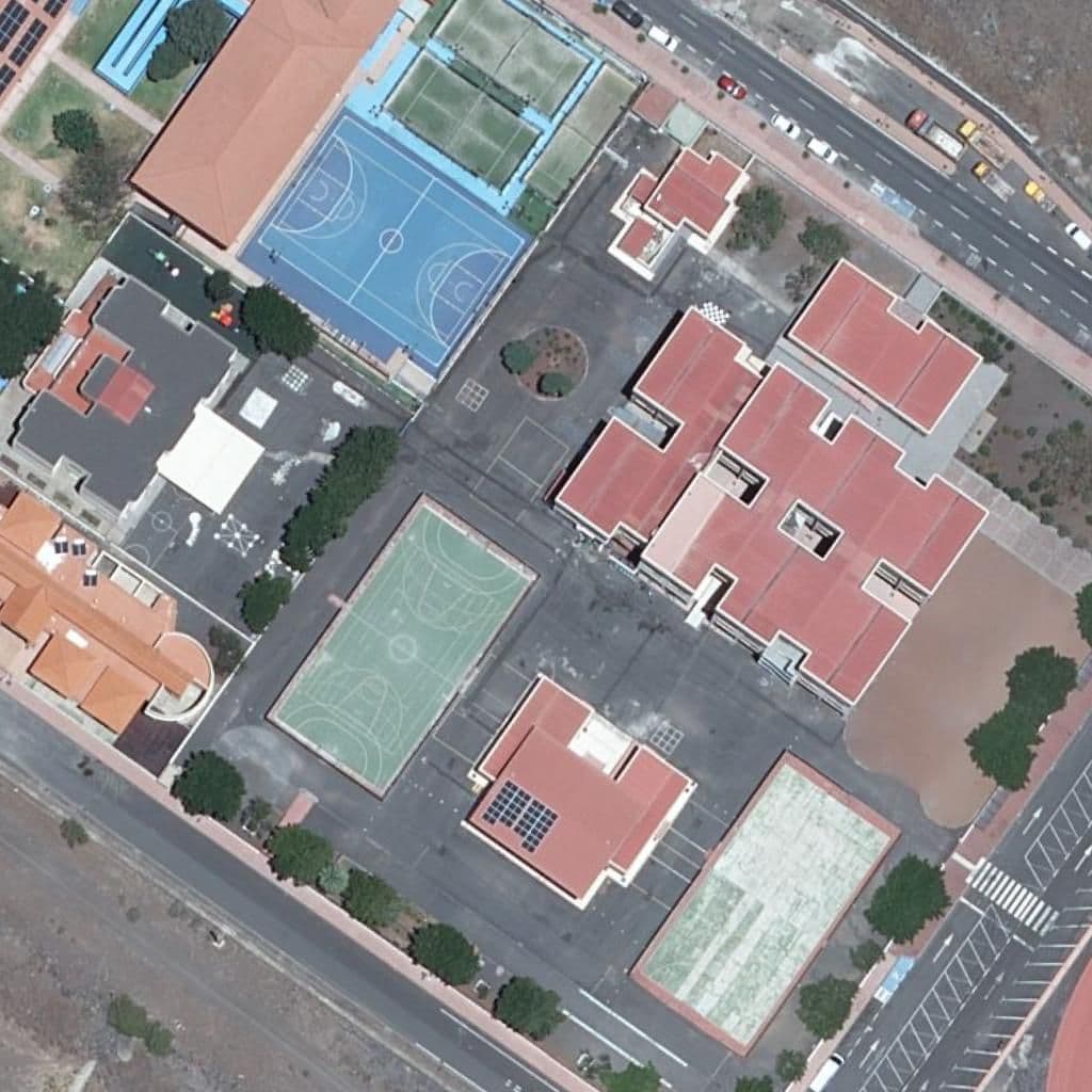 Вид згори на територію школи «CEIP RUIZ DE PADRÓN»