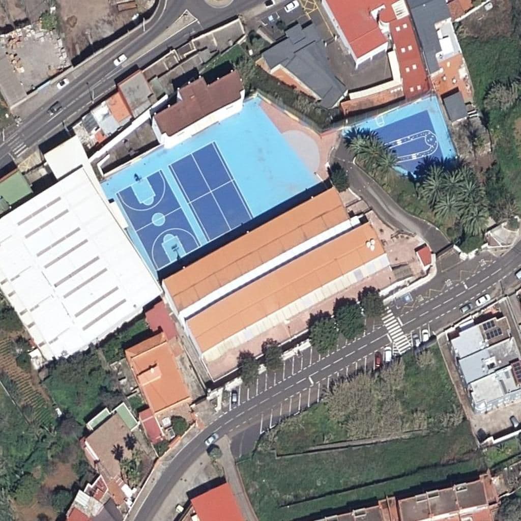 Вид згори на територію школи «CEIP EMETERIO GUTIÉRREZ ALBELO-AGUA GARCÍA»