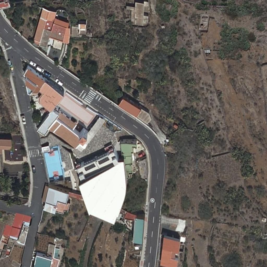 Вид згори на територію школи «CEIP ISORA»