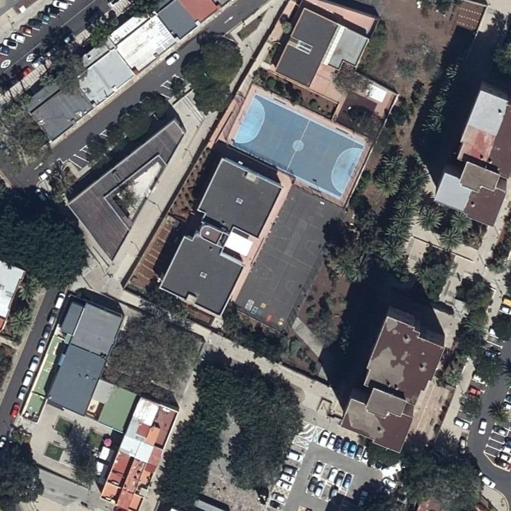 Вид сверху на территорию школы «CEIP LAS RETAMAS»