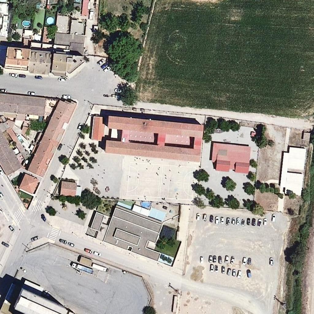 Вид згори на територію школи «Escola Gaspar De Portolà»