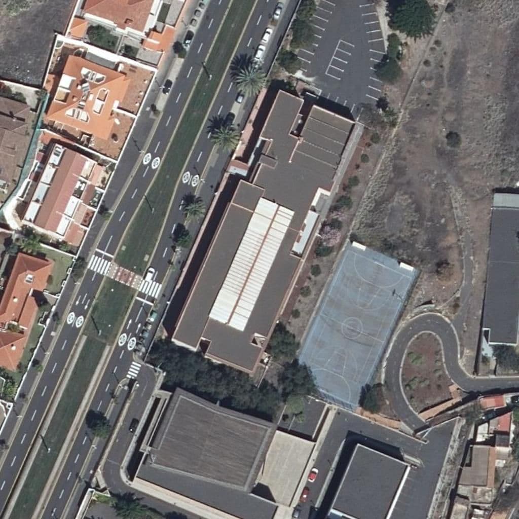 Вид згори на територію школи «CEAD SANTA CRUZ DE TENERIFE MERCEDES PINTO»
