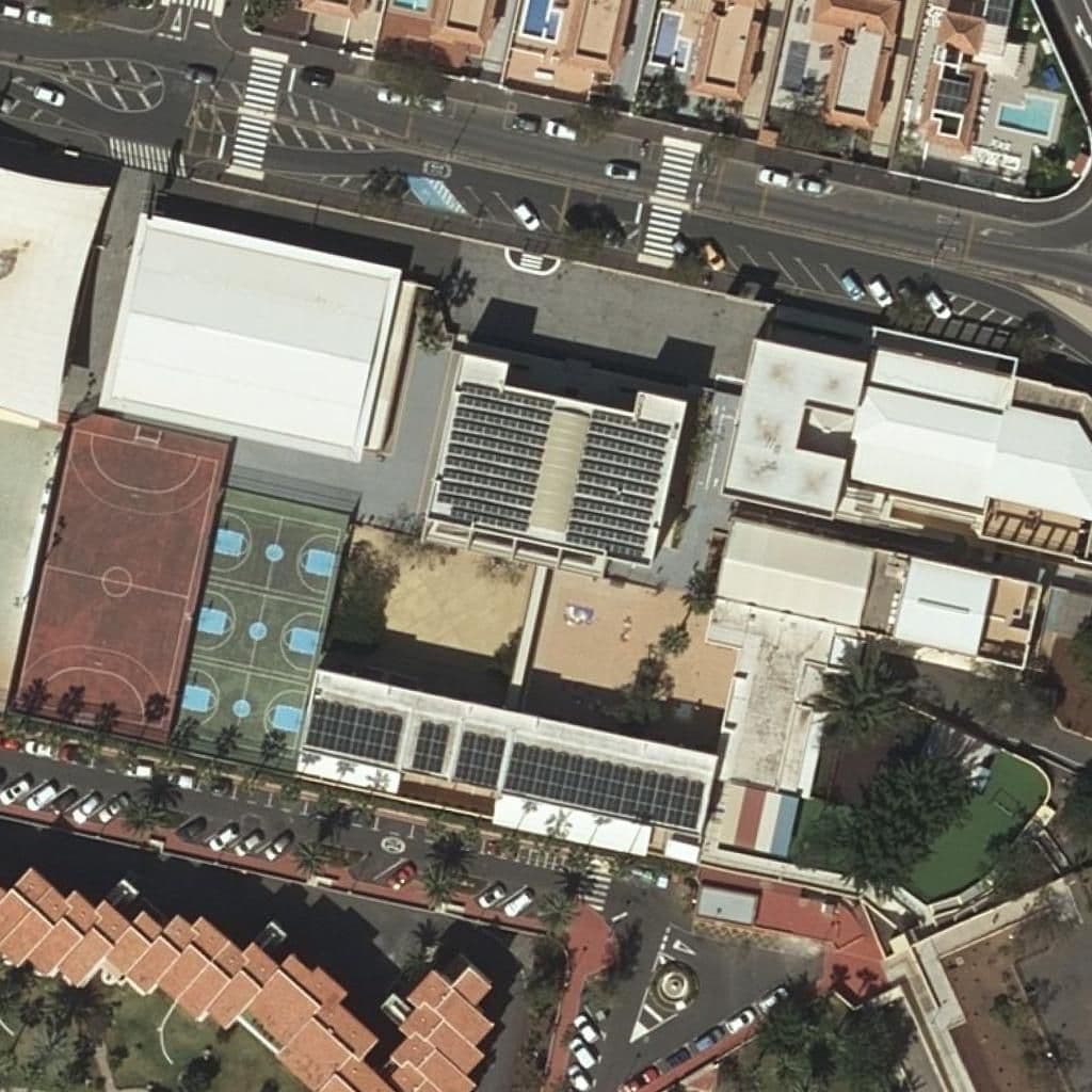 Вид згори на територію школи «CPEIPS COLEGIO INTERNACIONAL COSTA ADEJE»