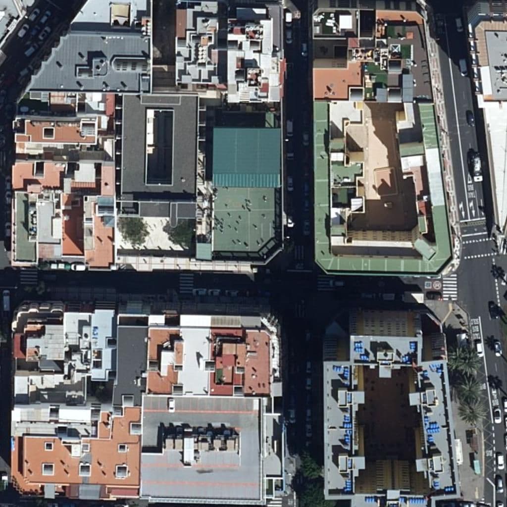 Aerial view of the grounds of CEIP ALCARAVANERAS