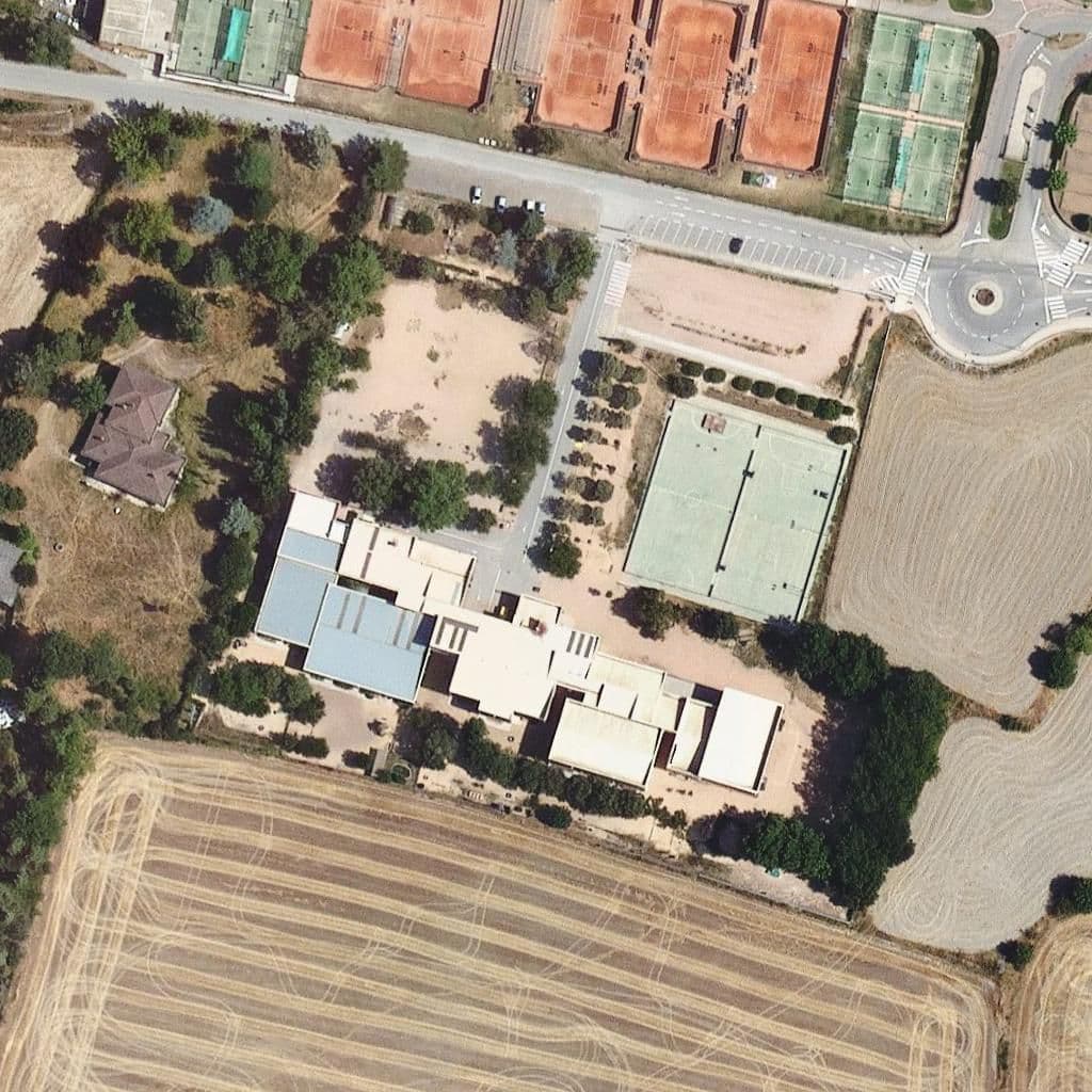 Вид згори на територію школи «Escola Andersen»