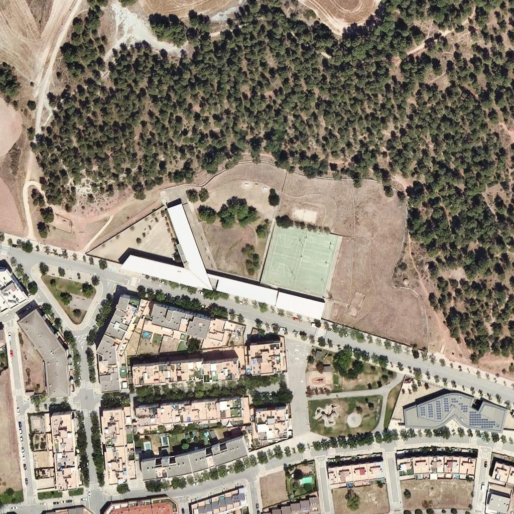 Вид згори на територію школи «Institut Gerbert D'aurillac»