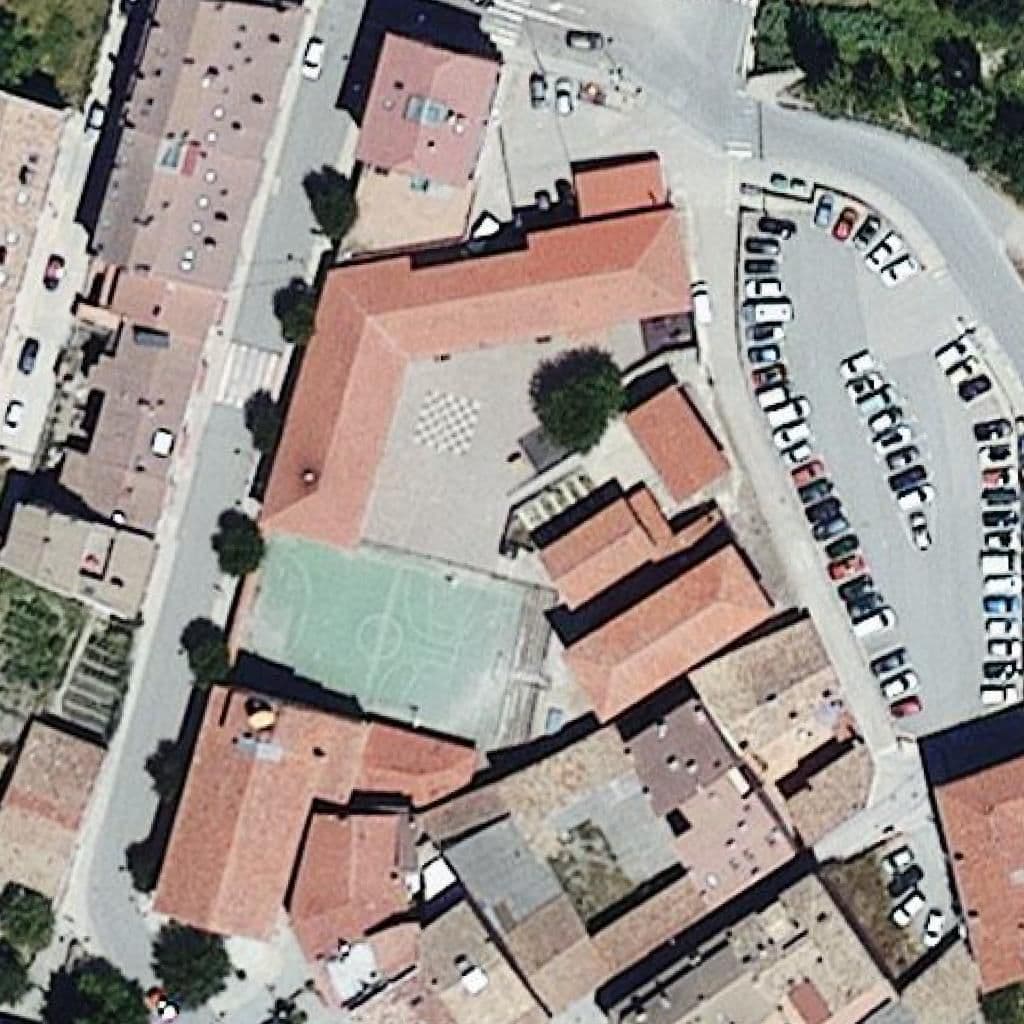 Вид згори на територію школи «Escola Galceran de Pinós»