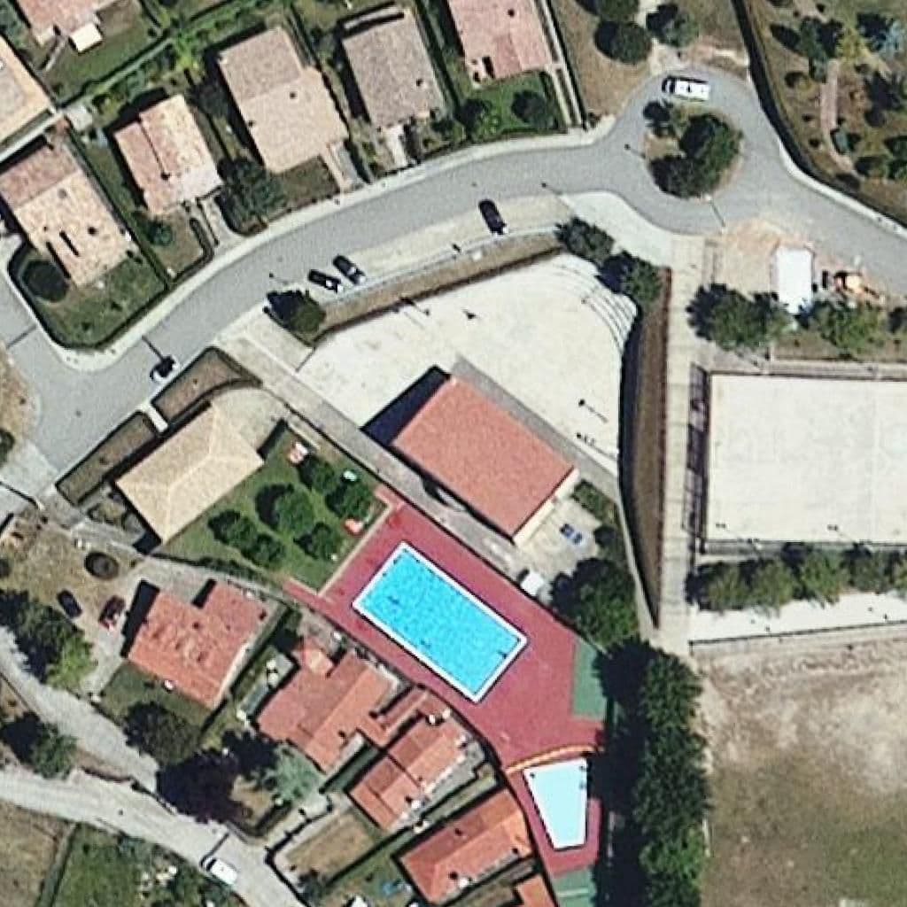 Вид згори на територію школи «Escola de Borredà - ZER Berguedà Centre»