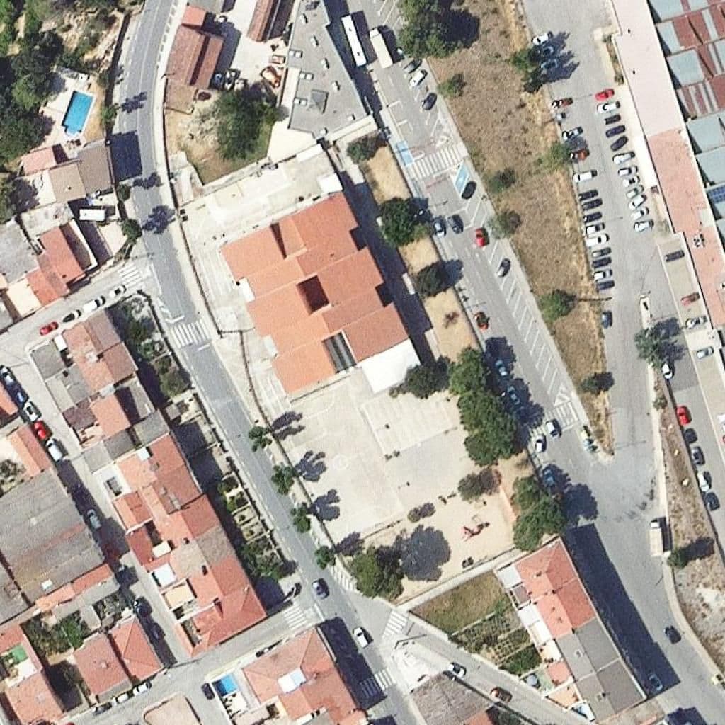 Вид згори на територію школи «Escola Jaume Balmes»
