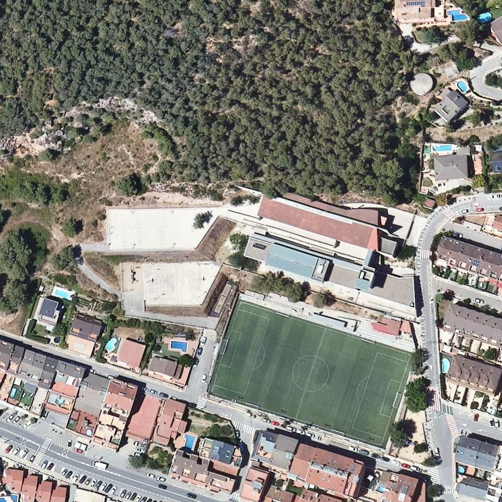 Вид згори на територію школи «Escola El Solell»