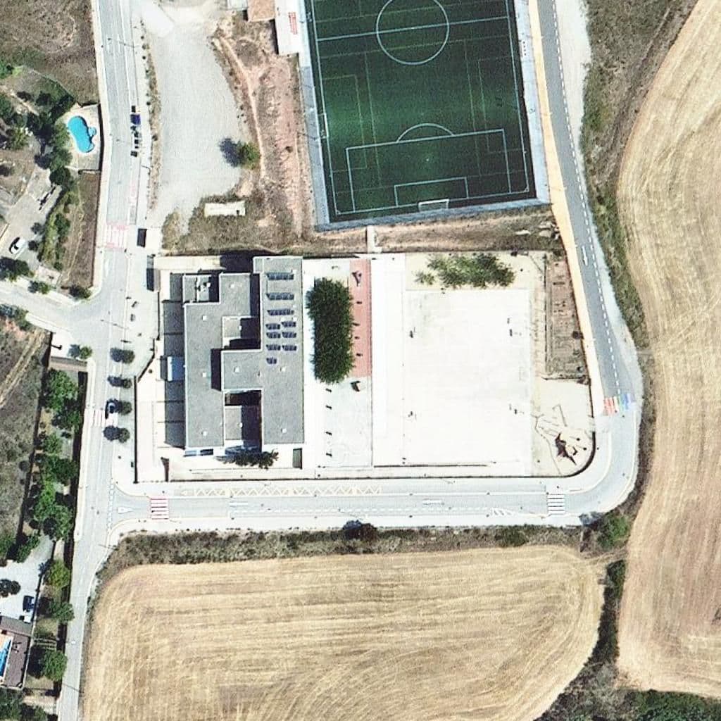 Вид згори на територію школи «Escola Montserrat»