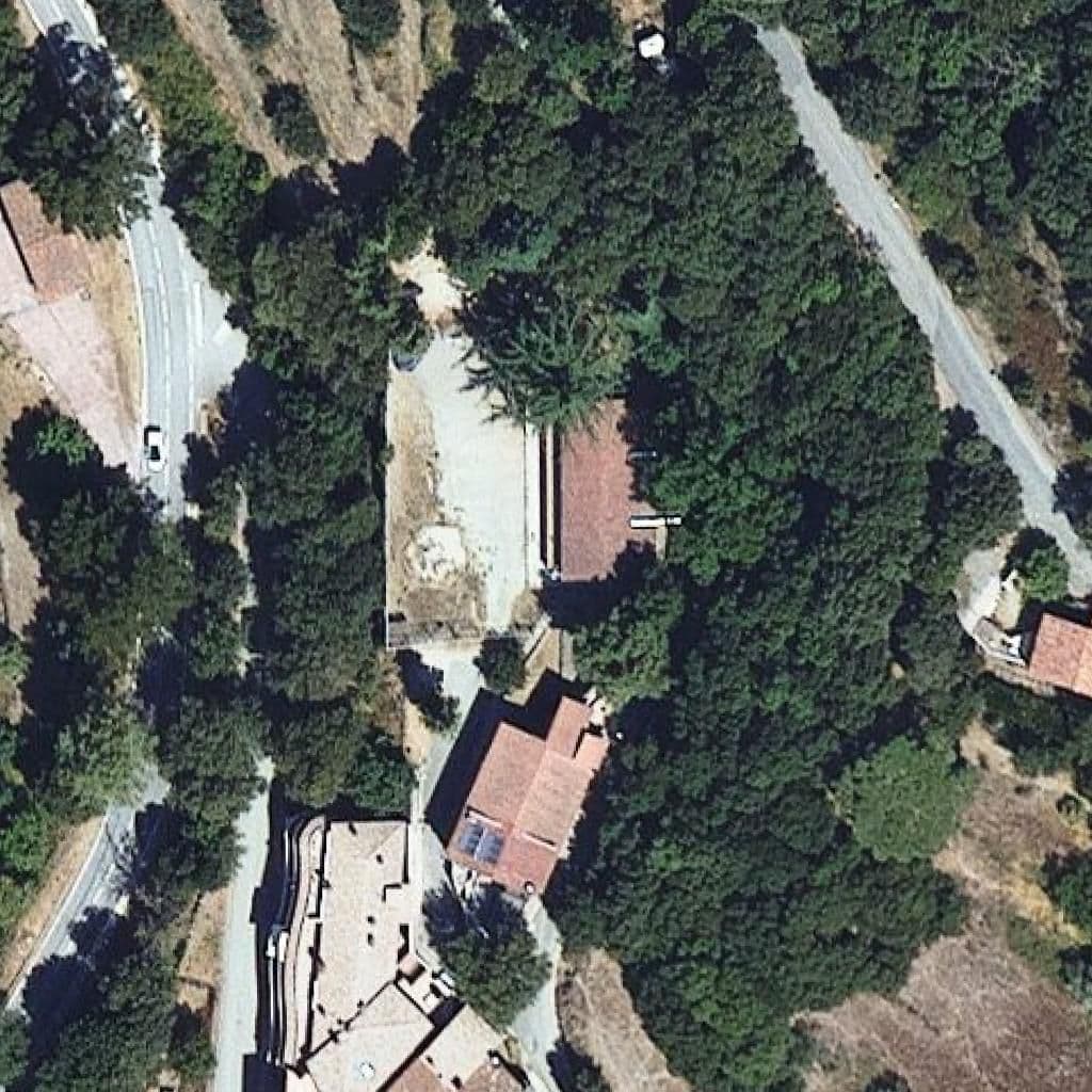 Вид сверху на территорию школы «Escola Puig Drau - ZER Baix Montseny»
