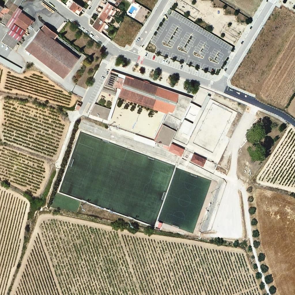 Вид сверху на территорию школы «Escola Circell»