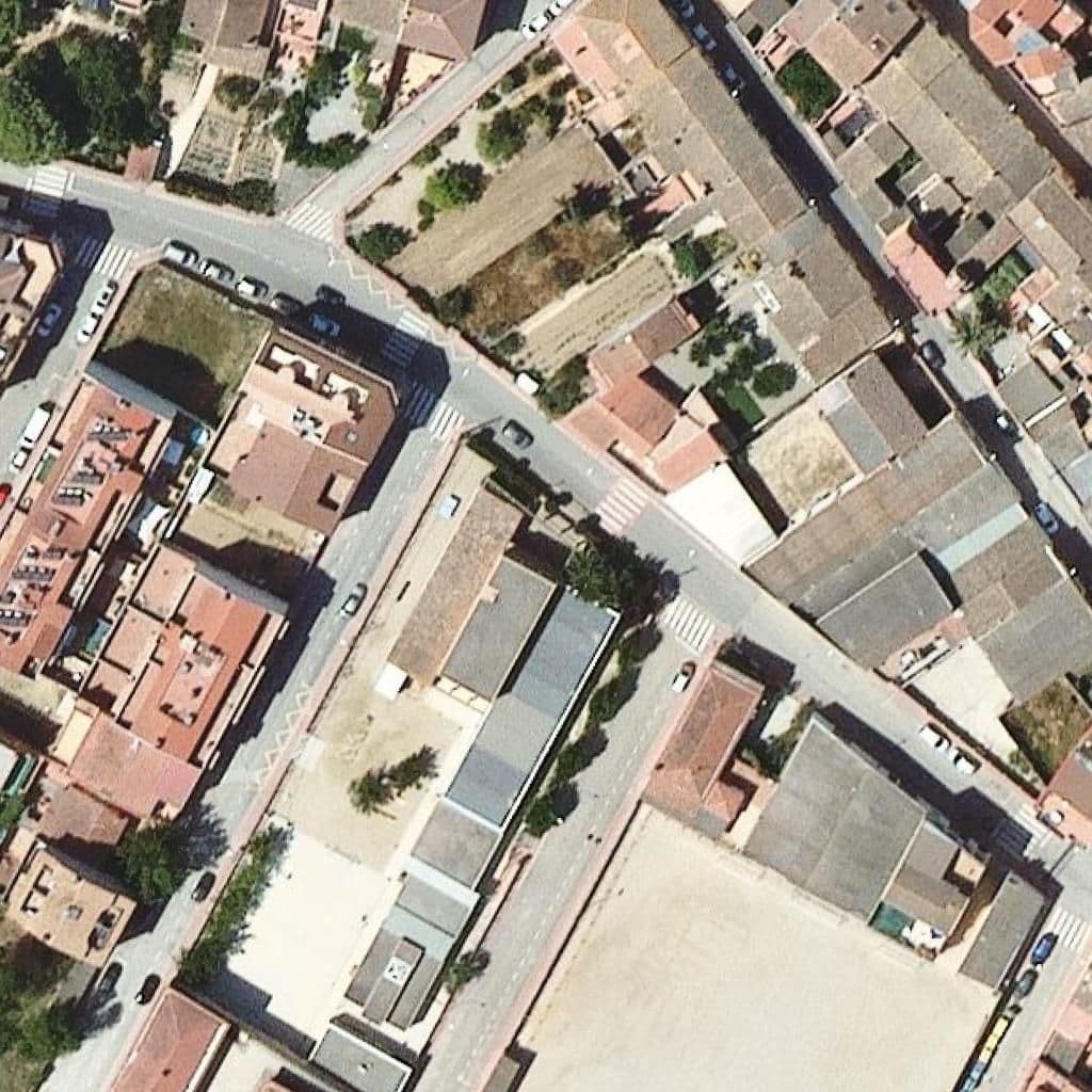 Вид сверху на территорию школы «Escola Sants Abdó i Senén»