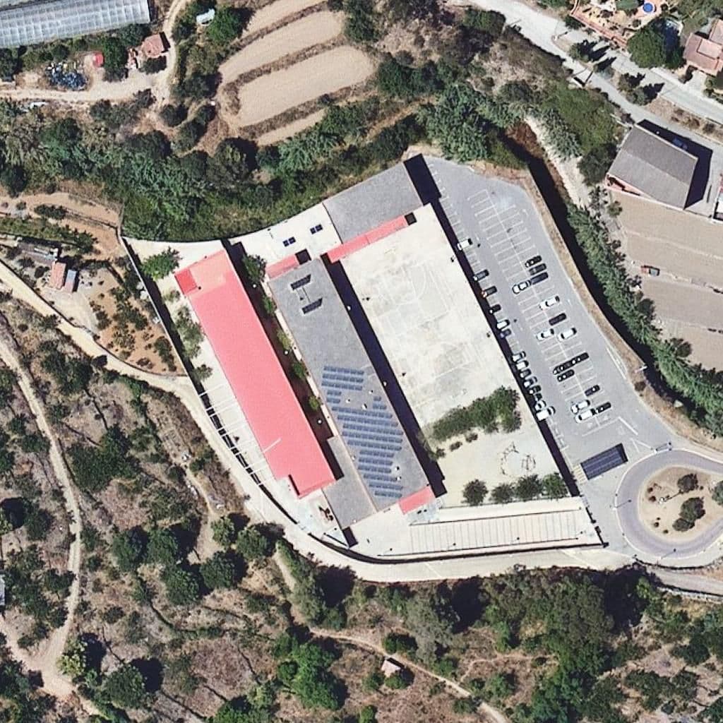 Вид згори на територію школи «Escola Sant Climent»