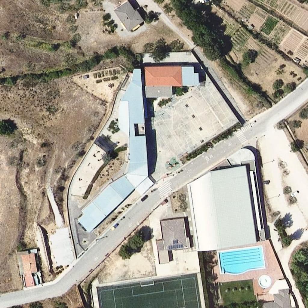 Вид згори на територію школи «Escola Sant Jeroni»