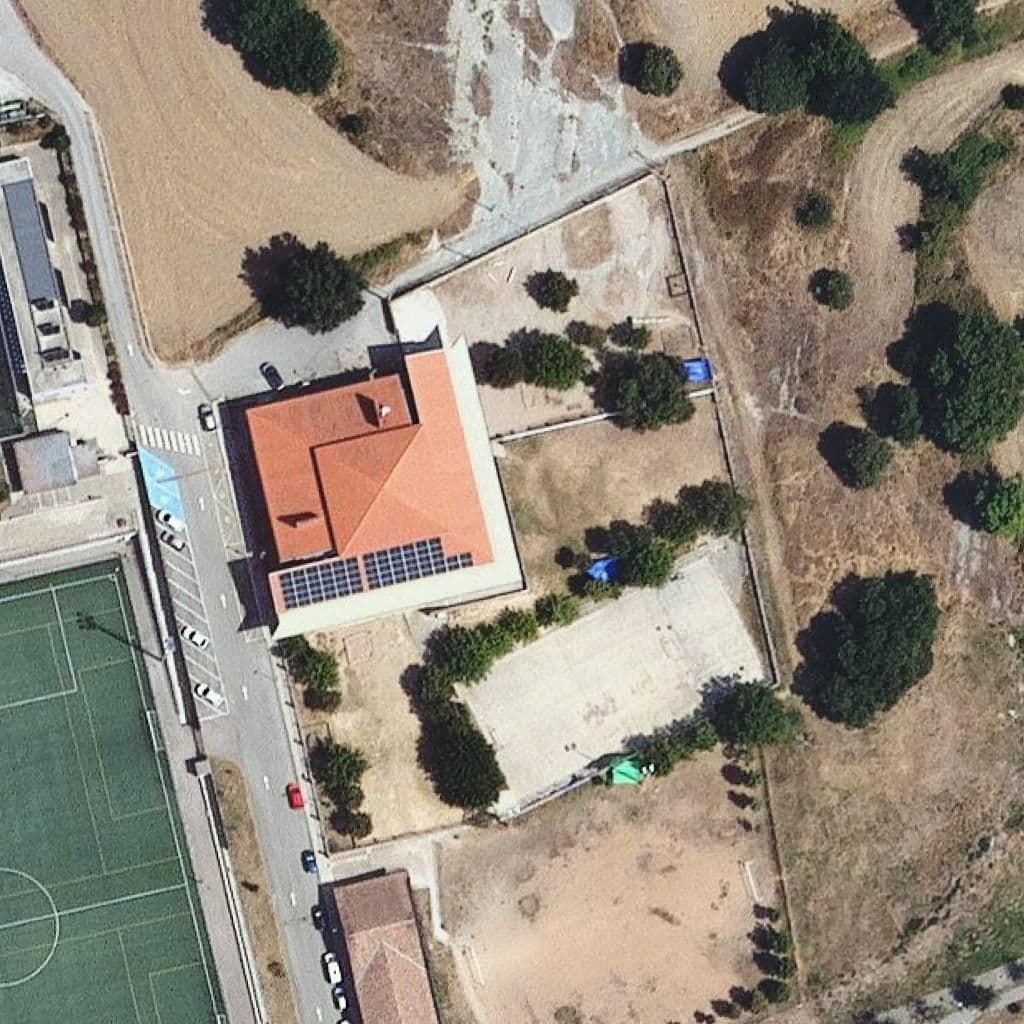 Вид згори на територію школи «Escola Lloriana»