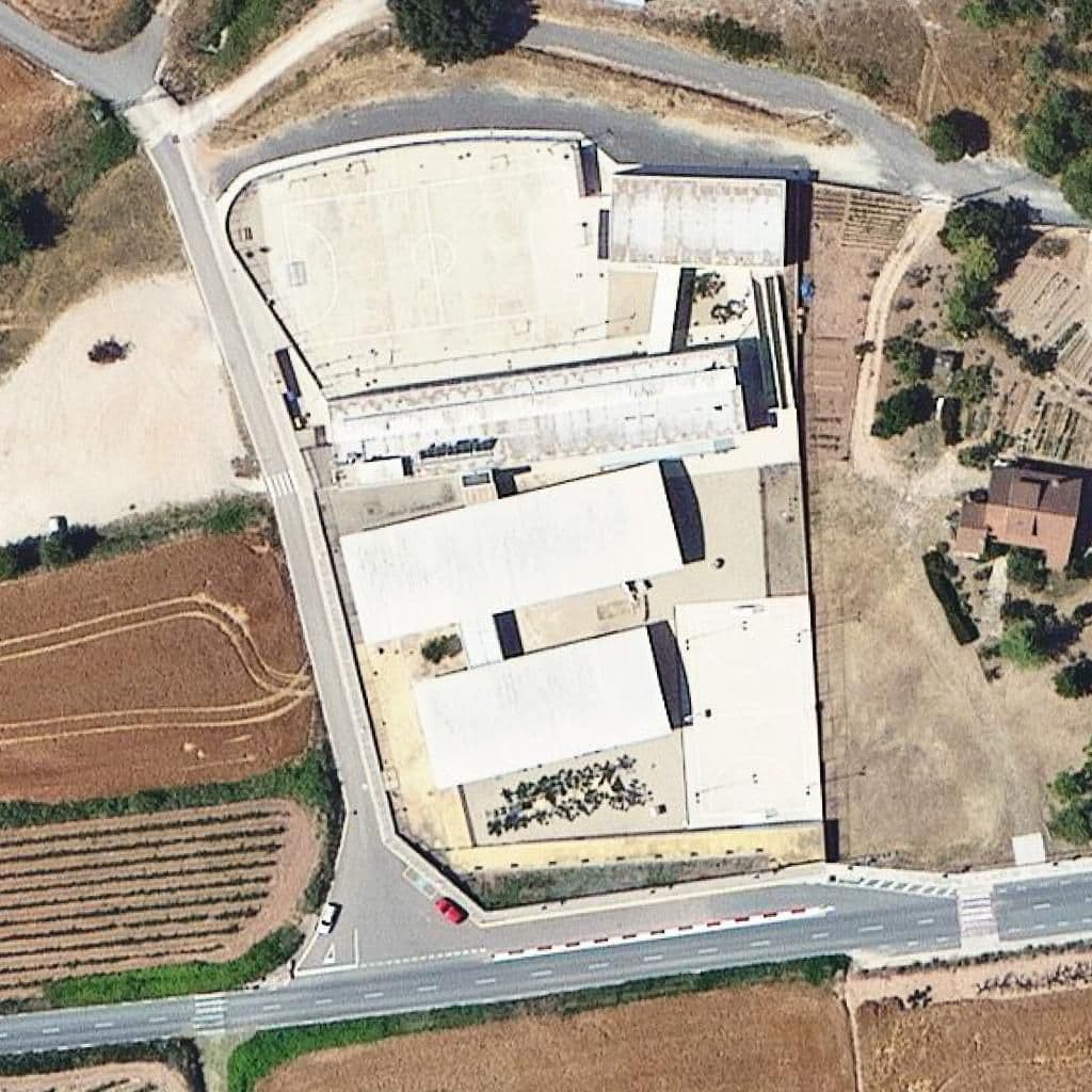 Вид сверху на территорию школы «Escola Torrescasana»