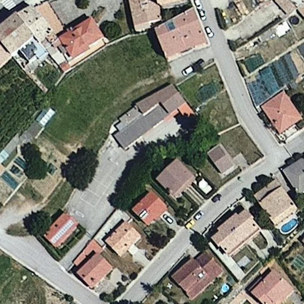 Вид сверху на территорию школы «Escola Serra de Picamill - ZER Berguedà Centre»