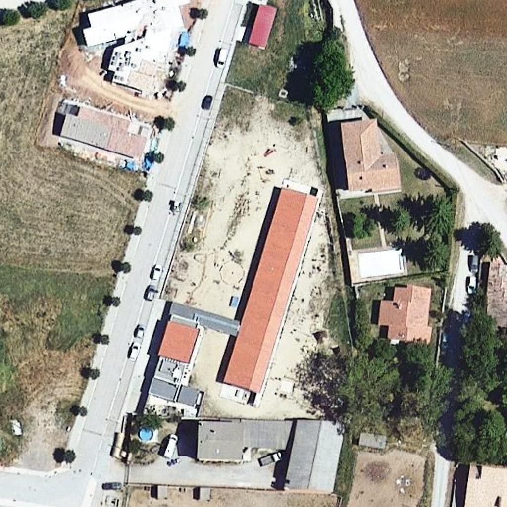 Вид сверху на территорию школы «Escola de L'Estany - ZER El Moianès Llevant»