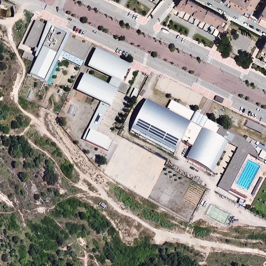 Вид згори на територію школи «Institut de Puig-reig»