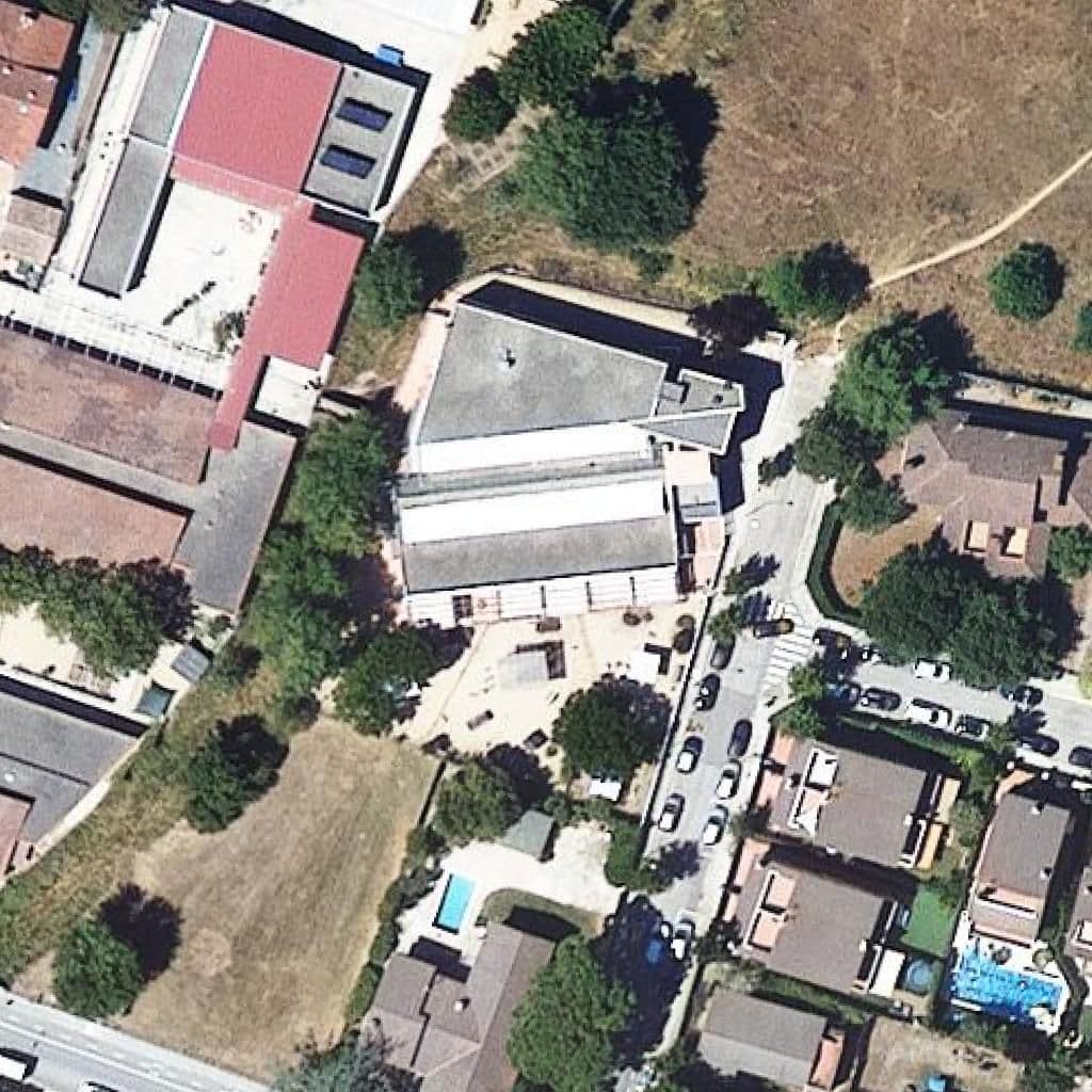 Вид сверху на территорию школы «Llar d'infants El Guinyol»
