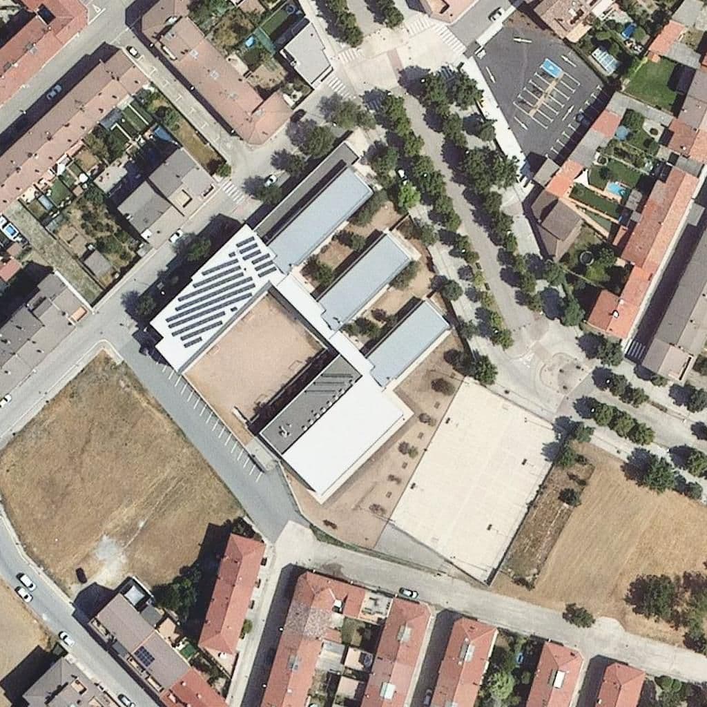 Вид згори на територію школи «Institut del Voltreganès»