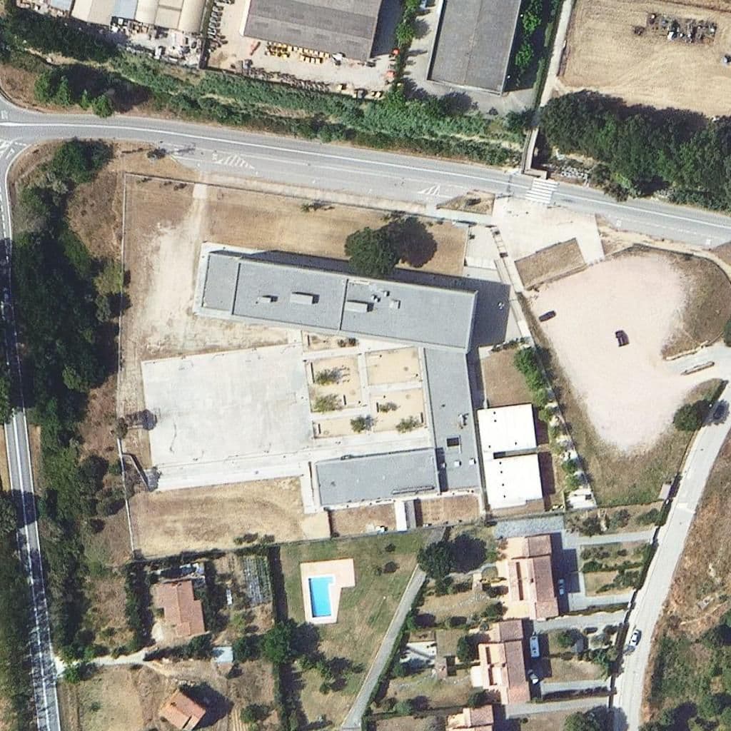 Вид згори на територію школи «Institut de Vilanova del Vallès»