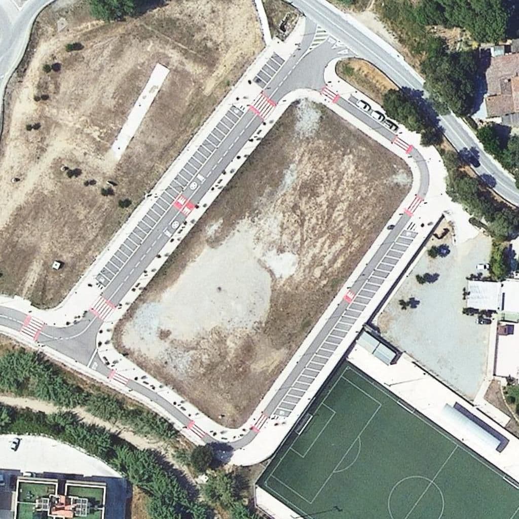 Aerial view of the grounds of Institut Els Roures