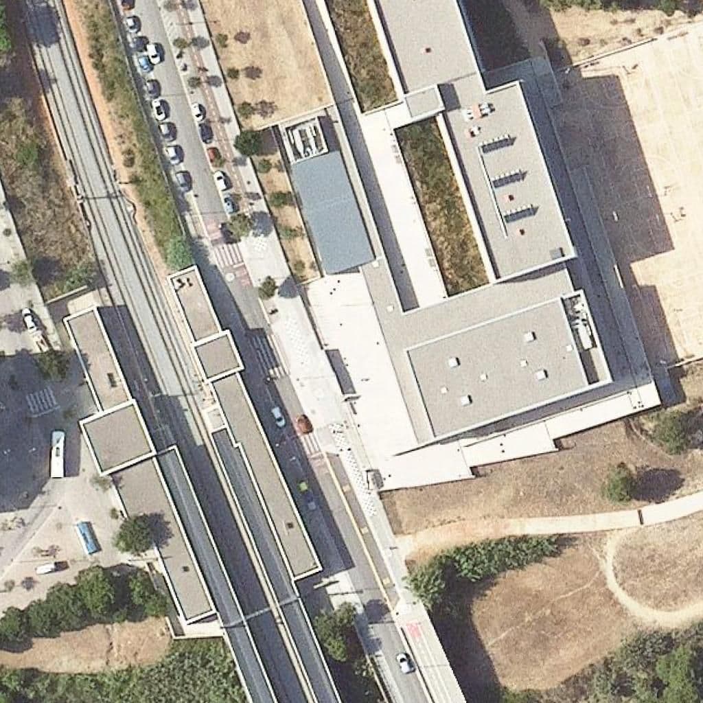 Вид сверху на территорию школы «Institut Leonardo Da Vinci»