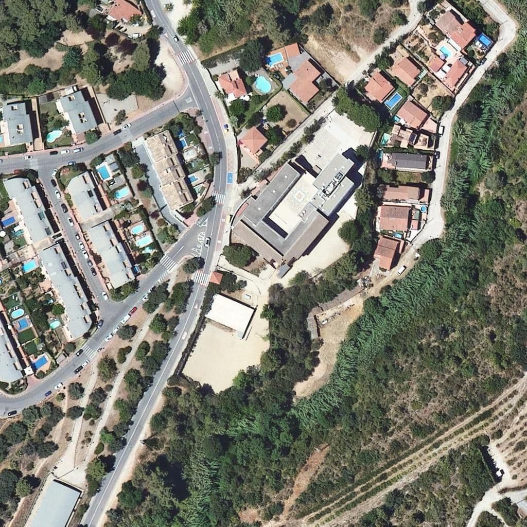 Вид згори на територію школи «Institut Montpedrós»