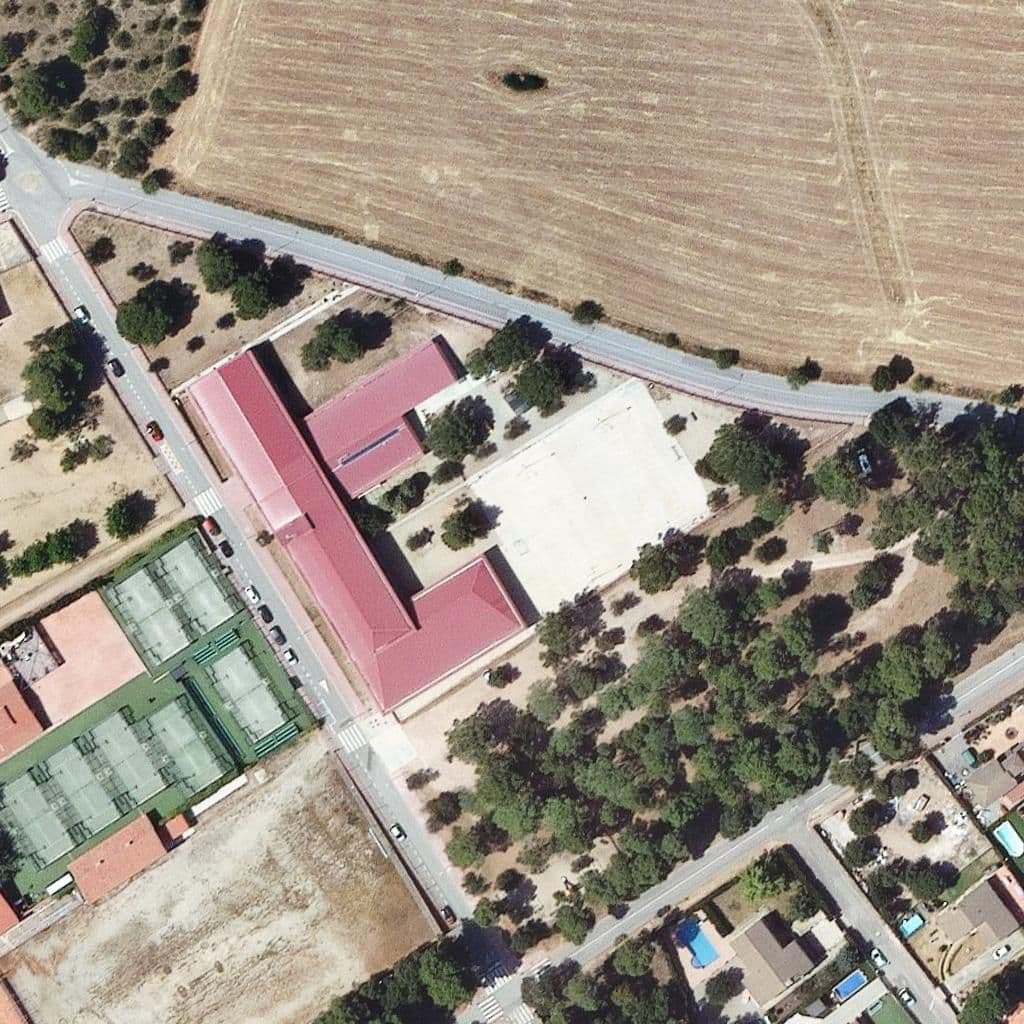 Вид сверху на территорию школы «Escola Mansuet»