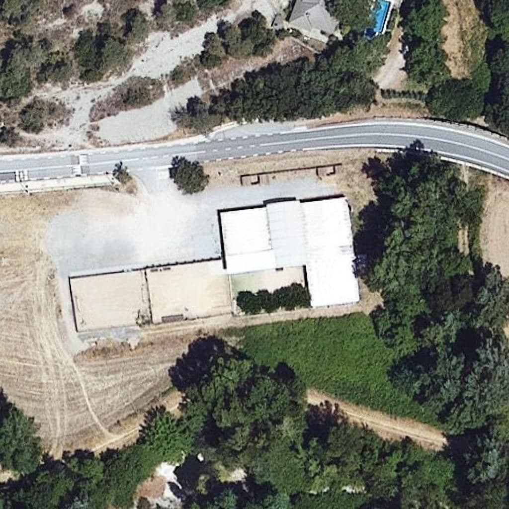 Вид згори на територію школи «Escola de Sant Quirze Safaja - ZER El Moianès Llevant»