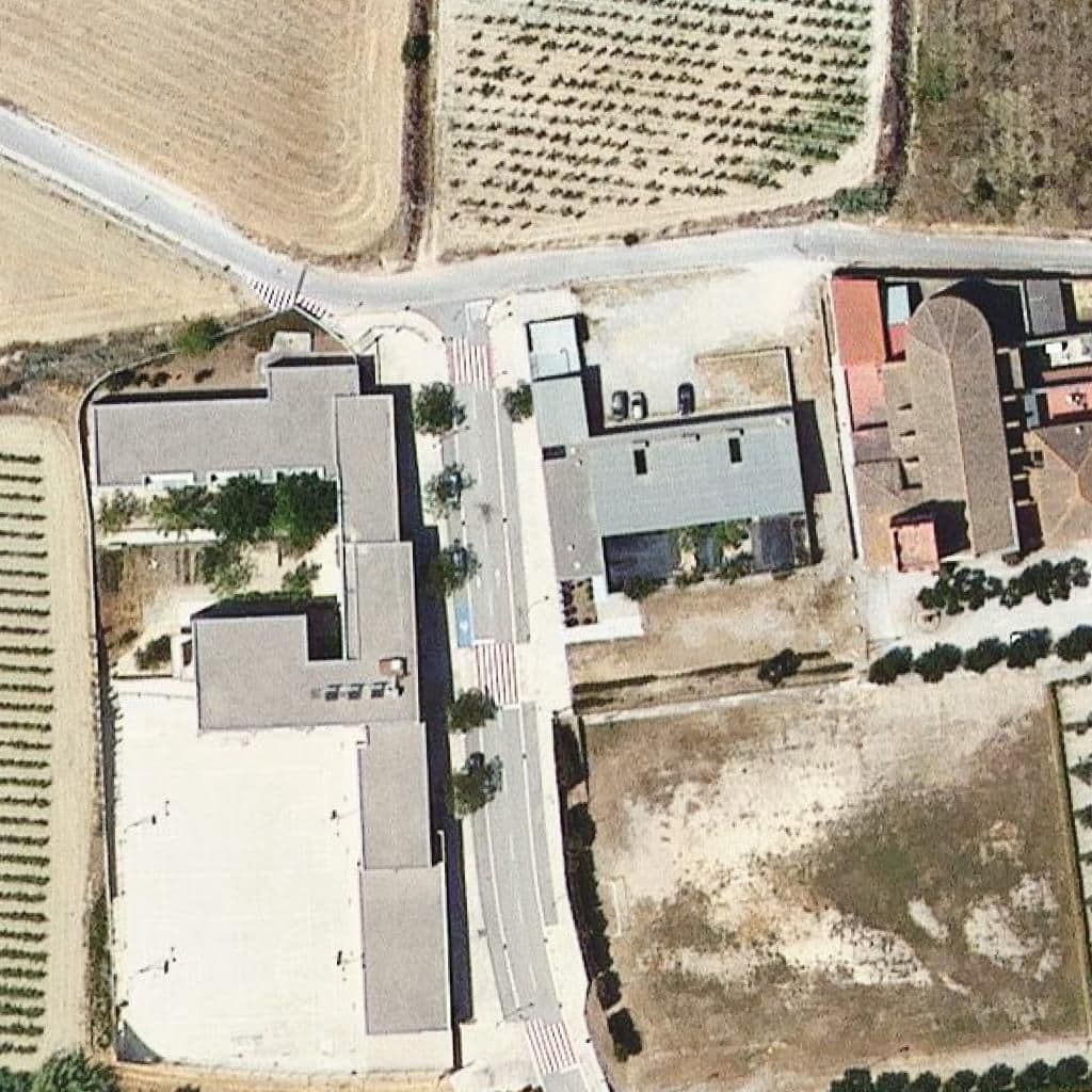 Вид згори на територію школи «Escola Bressol Els Ocellets»